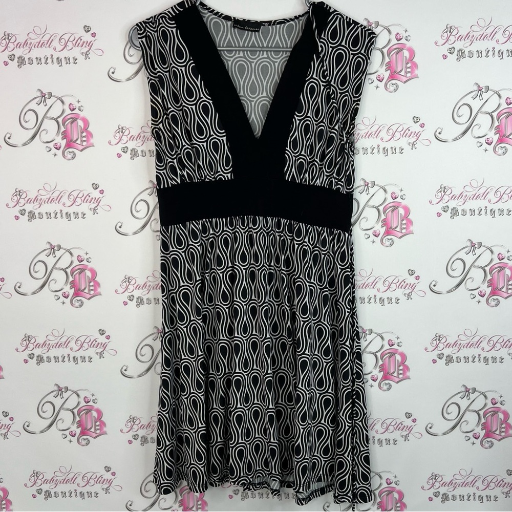 Urban Behavior tank top waves swirl Vneck tank style Monochrome Wave Dress